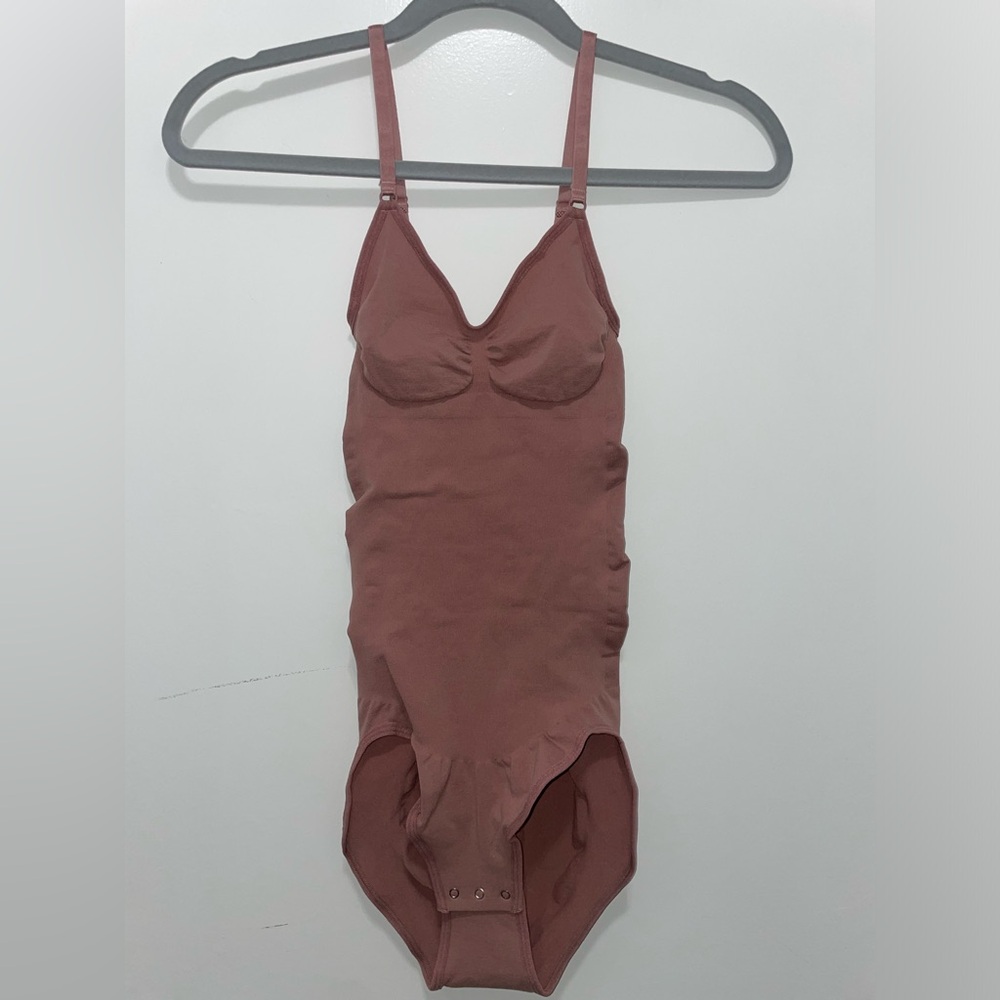 (UNWORN) Curveshe Ultra Comfort Shaper Seamless Bodysuit - Rosy Brown - Medium